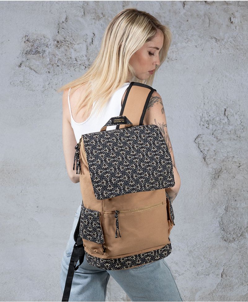 Fashionable All-over Printed Square Bag With Adjustable Shoulder